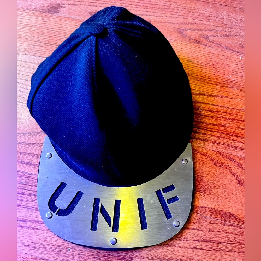 UNIF hat